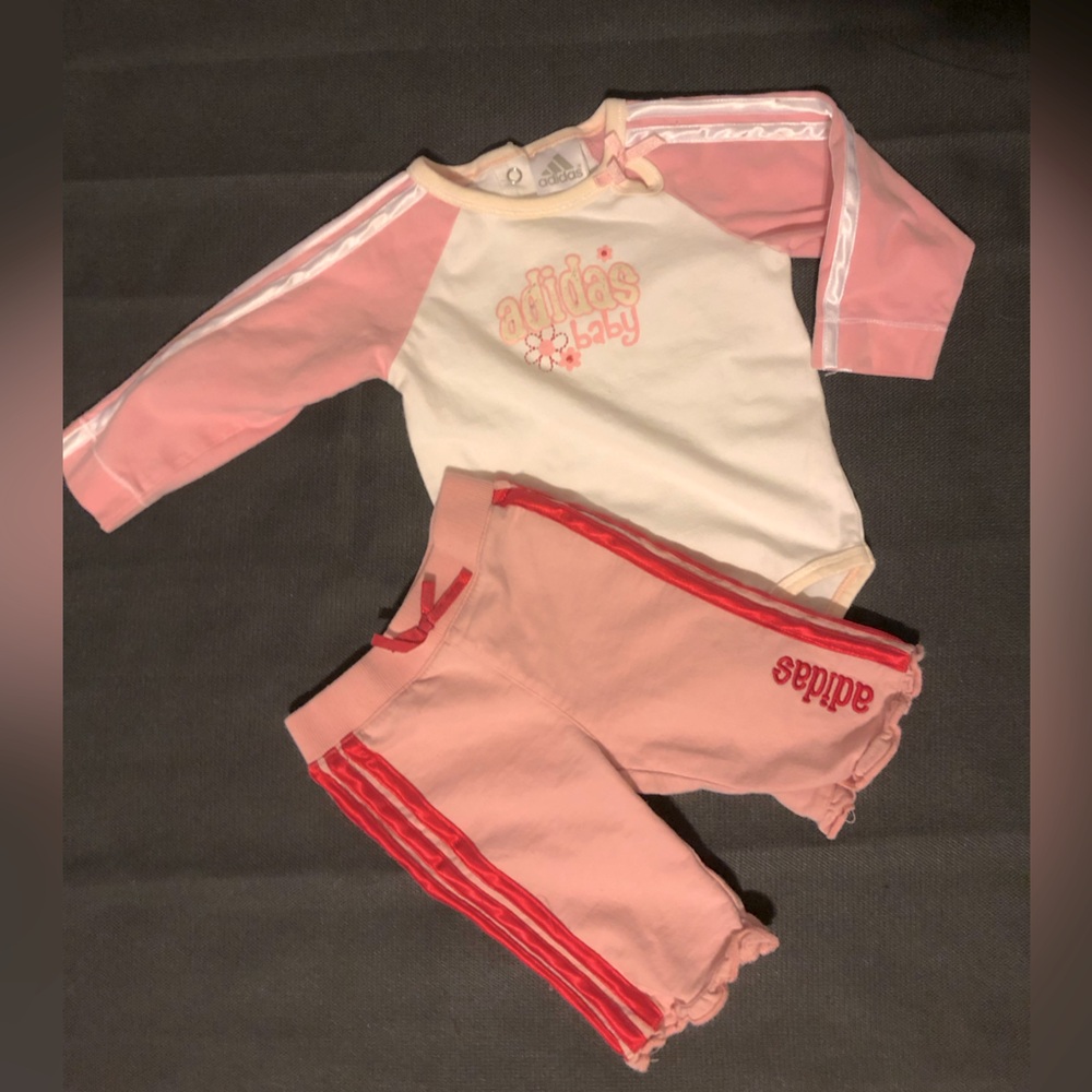 ⭐️⭐️Addidas 24 HR DISCOUNT⭐️⭐️ - Picture 1 of 5